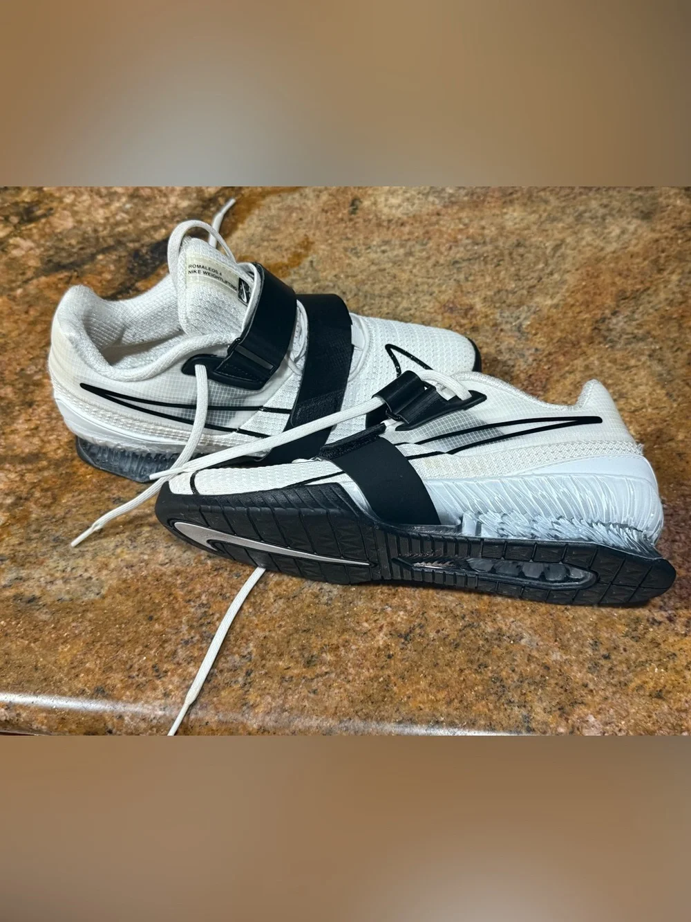 Nike Men's White and Black Athletic Training Shoes